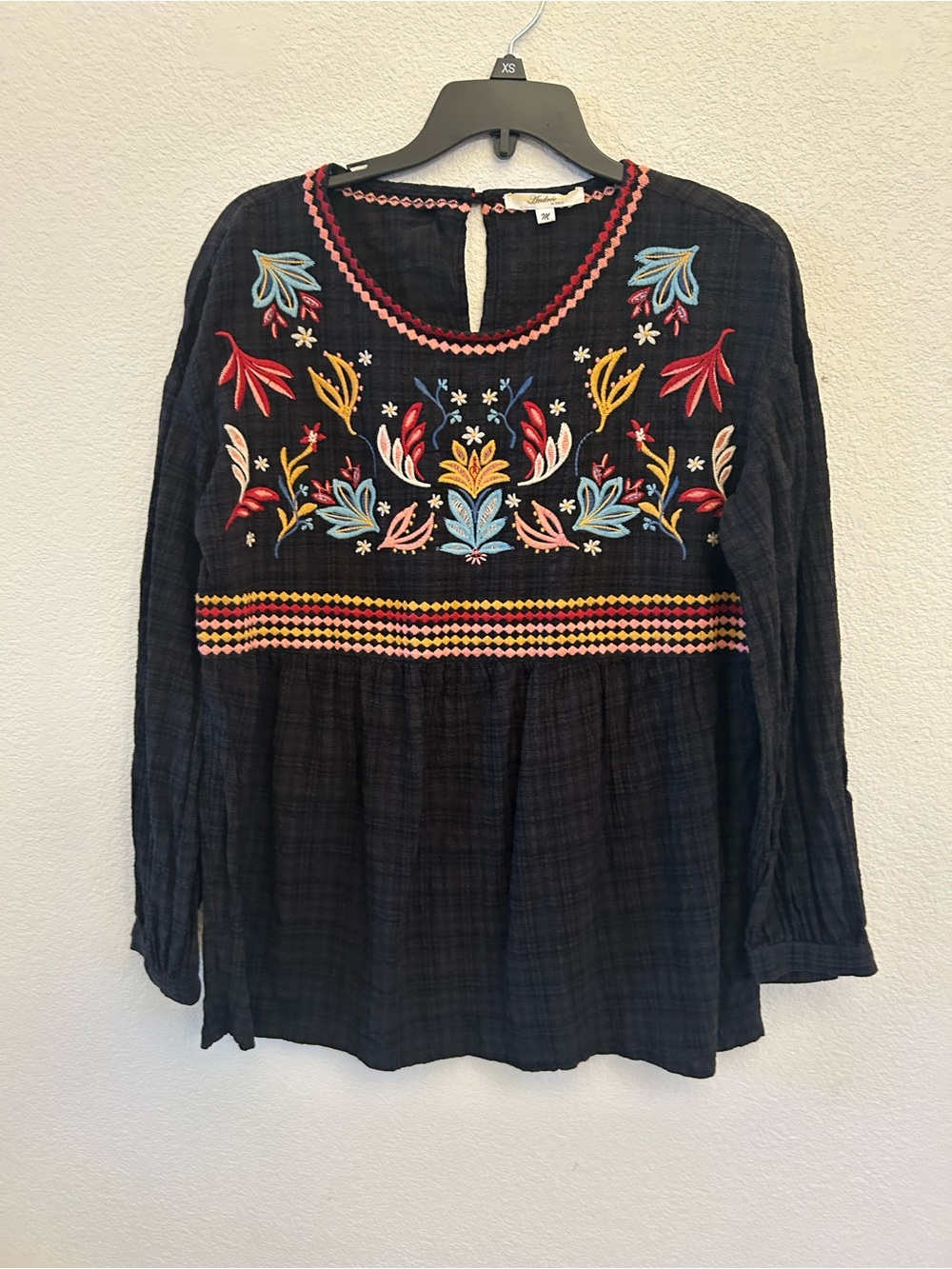 ANDREE BY UNIT Black Embroidered Peasant blouse